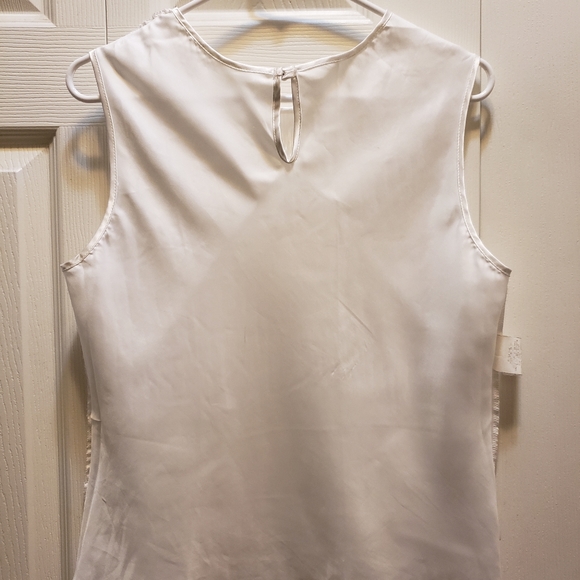 White Sleeveless Pullover Top - Picture 5 of 11